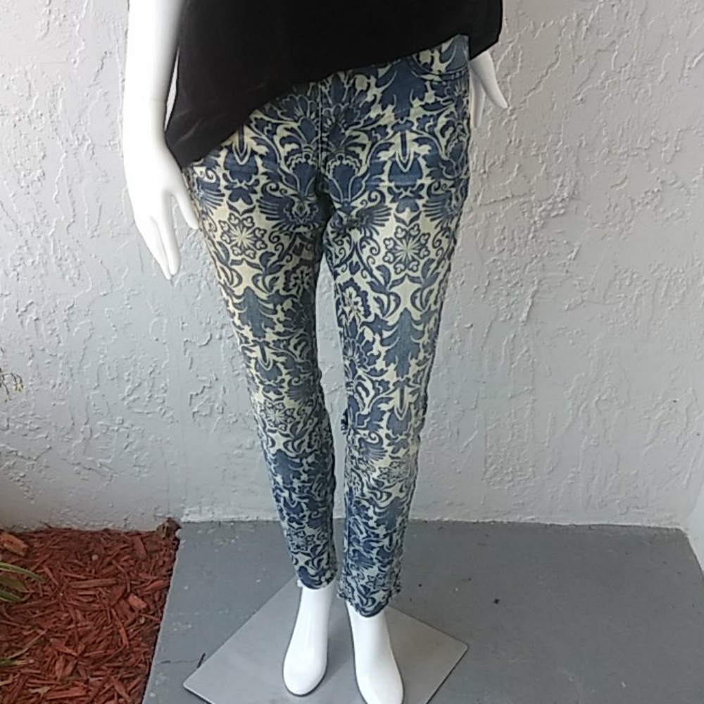 Sacred Virtue Ladies Printed "Jegging" Jeans